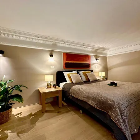 Luxury Castel By Rikas Appartement